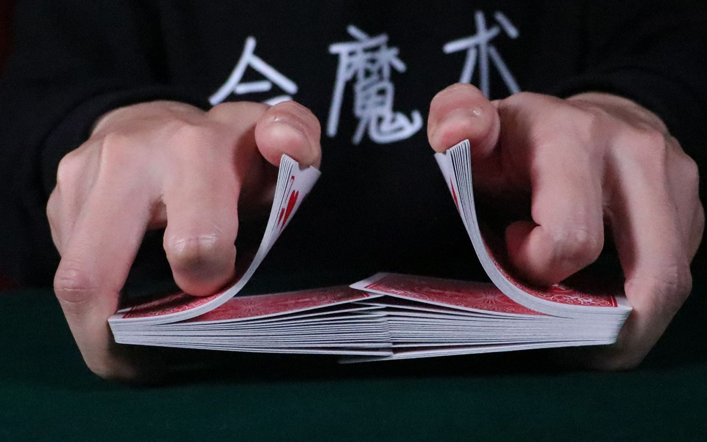 【手法课】纸牌魔术手法大全，快速入门到精通！_哔哩哔哩_bilibili